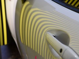 ロードスター 左ドア曲面のデントリペア後・ラインボードでの確認