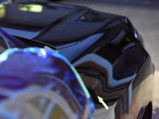 ランドクルーザープラド フロントフェンダー上部のデントリペア後・景色での確認