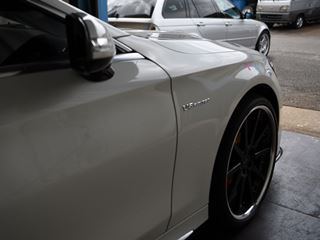 ゴルフ 右フロントフェンダー横スジヘコミのデントリペア例