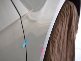 ゴルフ 右フロントフェンダー横スジヘコミのデントリペア後・景色での確認