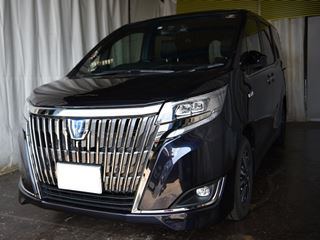 エスクァイア ボンネットのデントリペアでお預かり