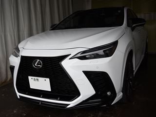 レクサスNX350デントリペアでお預かり