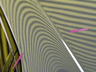 ポルシェ カイエンピラーの少し深めなへこみ修理後・ラインボードでの確認